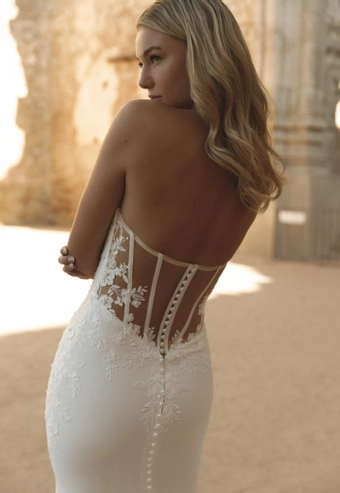 Elissar Odette #5 backface vertical cropped thumbnail