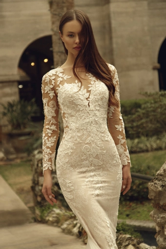 Elissar Lucia #5 frontface vertical cropped thumbnail