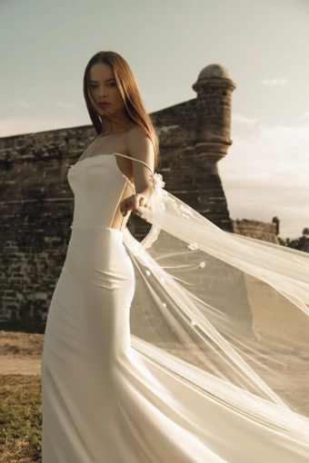 Elissar Reneta #4 frontface vertical cropped thumbnail