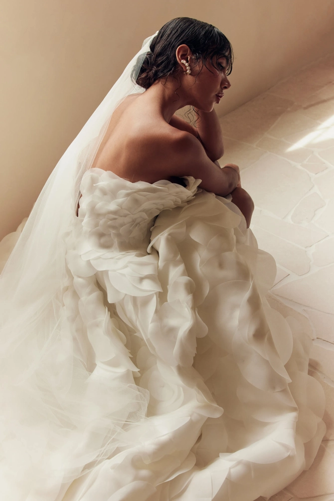 Leah Da Gloria Style #Dove #17 default backface vertical cropped thumbnail