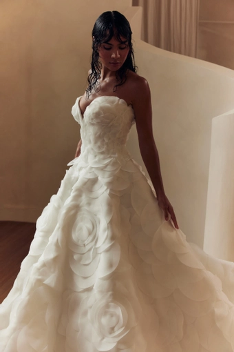 Leah Da Gloria Style #Dove #3 frontface vertical cropped thumbnail