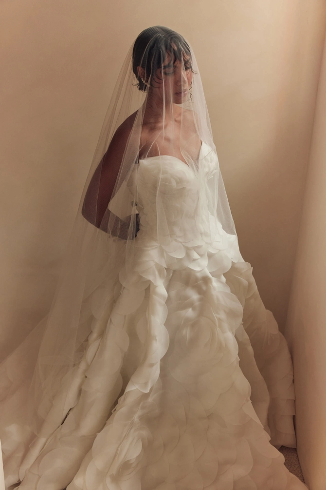 Leah Da Gloria Style #Dove #13 frontface vertical cropped thumbnail