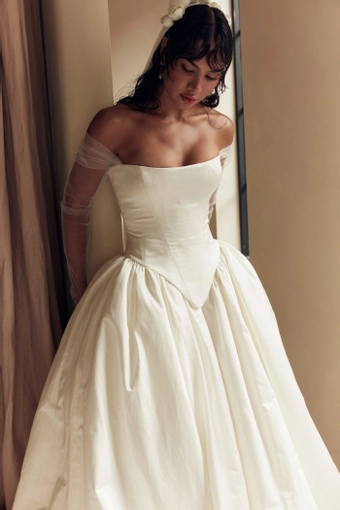 Leah Da Gloria Style #Elizabeth #2 frontface vertical cropped thumbnail