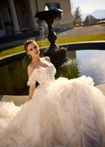 Randy Fenoli Jeanette #4 frontface vertical cropped thumbnail