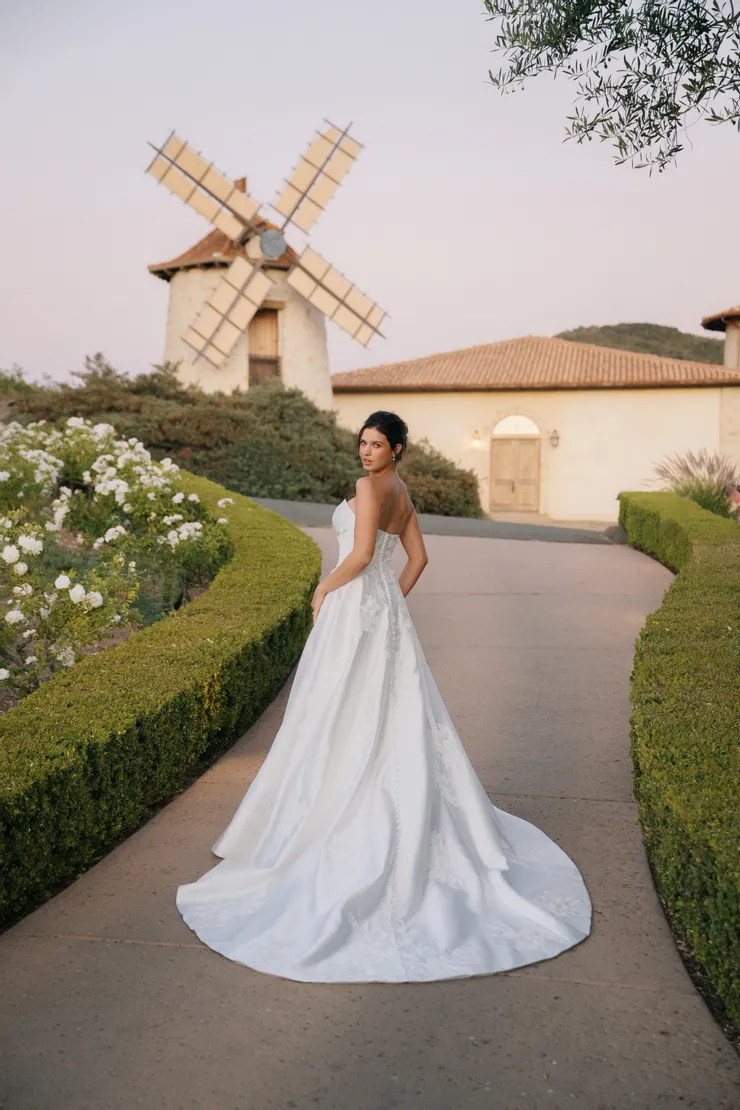 Allure Spring 2026 Backface Thumbnail Image