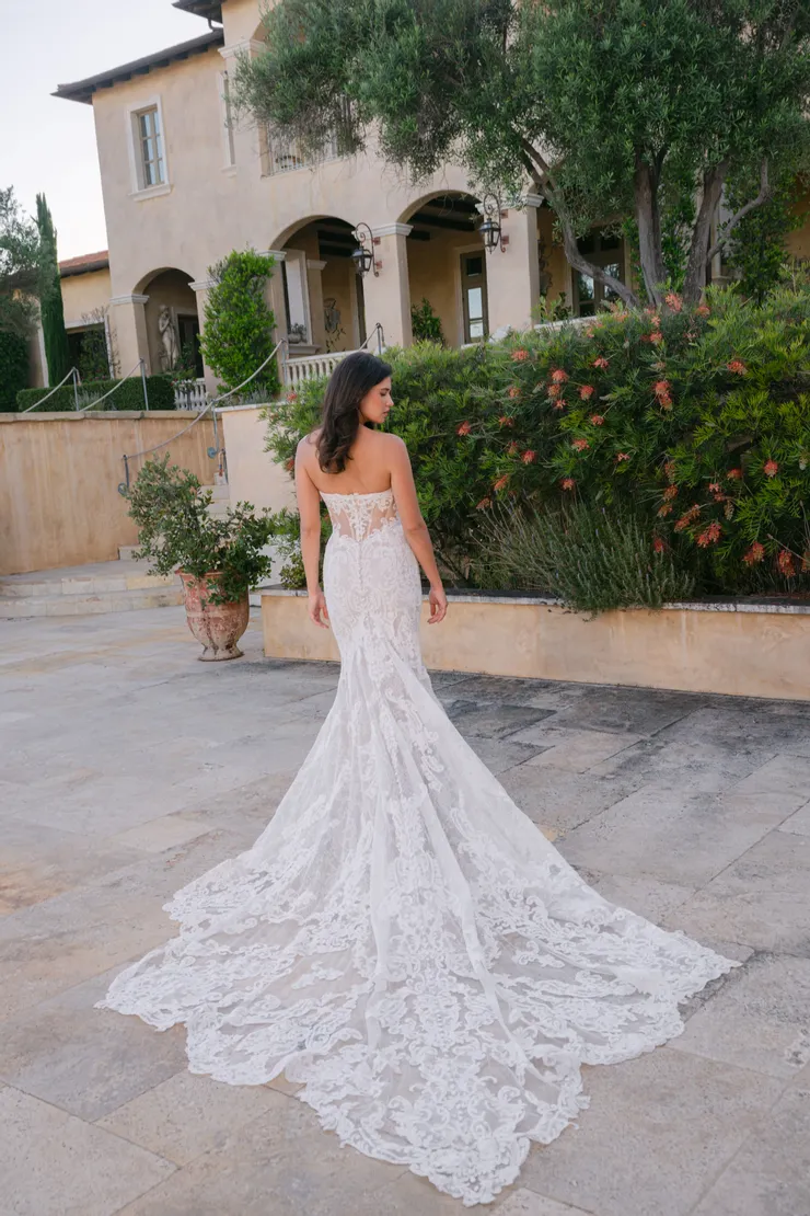 Allure Spring 2026 Backface Thumbnail Image