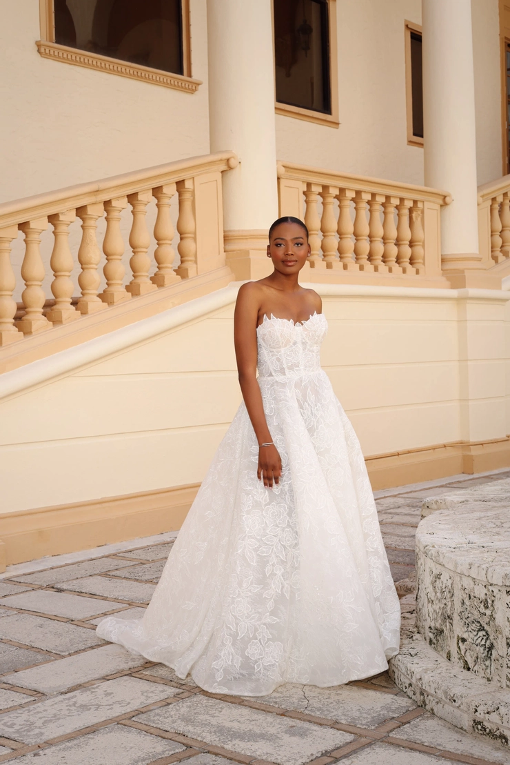 Elodie Default Image