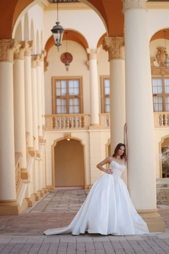 Zakaa Couture Vienna #3 frontface vertical thumbnail