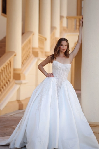 Zakaa Couture Vienna #1 frontface vertical thumbnail