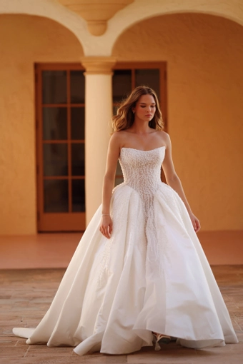 Zakaa Couture Vienna #2 frontface vertical thumbnail