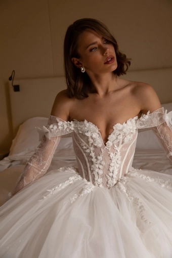 Ange Etoiles Celine #6 frontface vertical cropped thumbnail