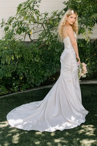 Allure Romance Style #R3911 #3 backface vertical thumbnail