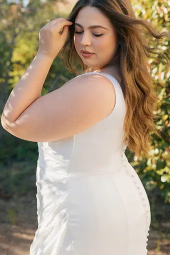 Allure Plus Style #W550 #5 backface vertical cropped thumbnail