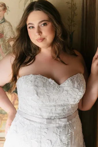 Allure Plus Style #W551 #6 frontface vertical cropped thumbnail