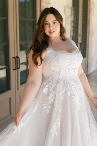 Allure Plus Style #W553 #5 frontface vertical cropped thumbnail