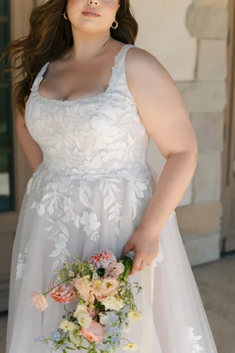 Allure Plus Style #W553 #10 frontface vertical cropped thumbnail