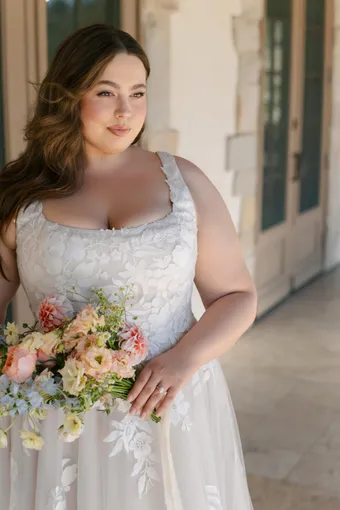 Allure Plus Style #W553 #6 frontface vertical cropped thumbnail