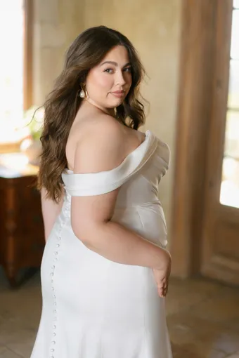 Allure Plus Style #W554 #7 backface vertical cropped thumbnail