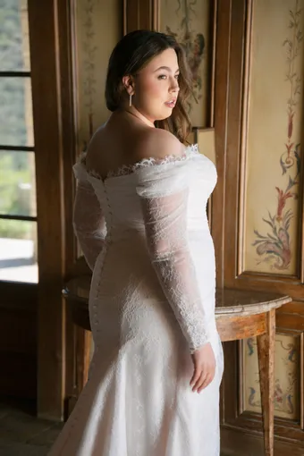 Allure Plus Style #W556 #6 backface vertical cropped thumbnail