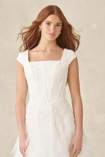 Allure Modest M780NC #2 frontface vertical cropped thumbnail