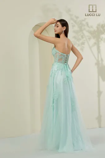 Luccilu 1476 #1 default backface vertical thumbnail