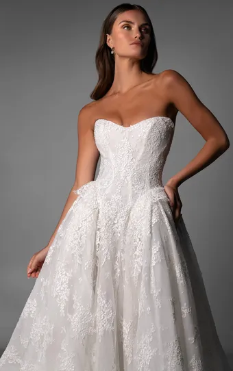 Martina Liana Luxe LE1435 #3 frontface vertical cropped thumbnail