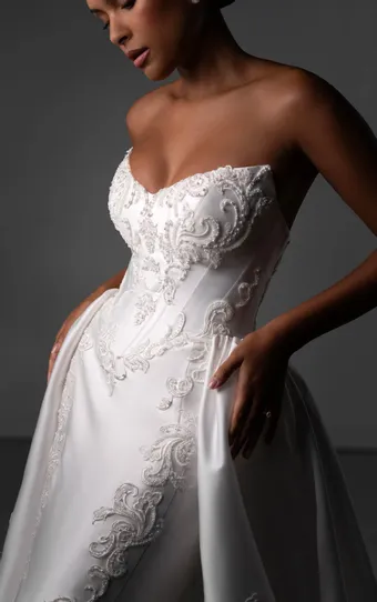 Martina Liana Luxe LE1436 #6 frontface vertical cropped thumbnail