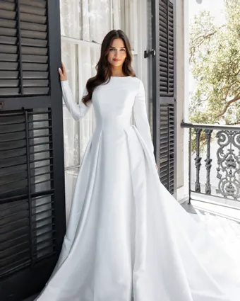 Simonne St Charles Style #Avery #1 frontface vertical cropped thumbnail