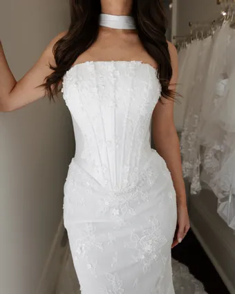 Simonne St Charles Style #Cass #2 frontface vertical cropped thumbnail