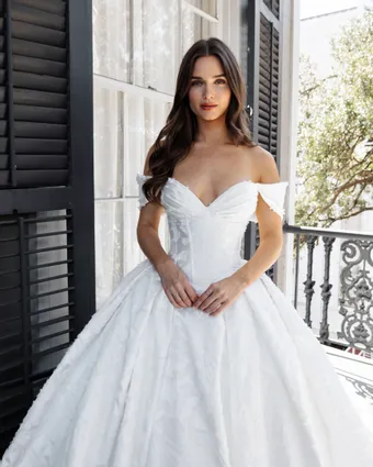 Simonne St Charles Style #Jolie #1 frontface vertical cropped thumbnail