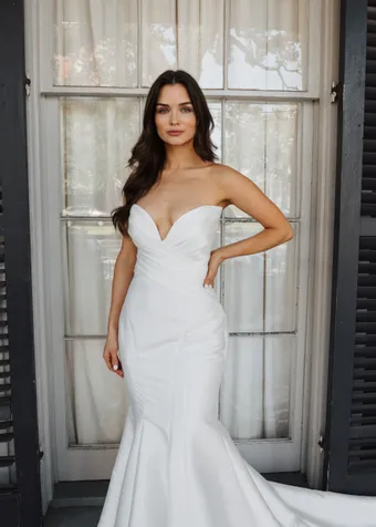 Simonne St Charles Style #Kai #2 frontface vertical cropped thumbnail