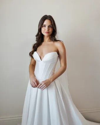 Simonne St Charles Style #Luca #2 frontface vertical cropped thumbnail