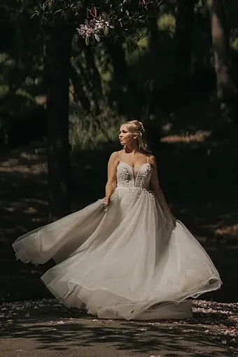 Rivers Signature collection WD124 CYN #0 default frontface vertical thumbnail