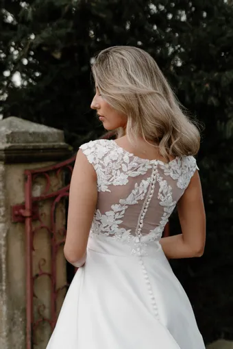 Rivers Signature collection WD179 V #5 backface vertical cropped thumbnail