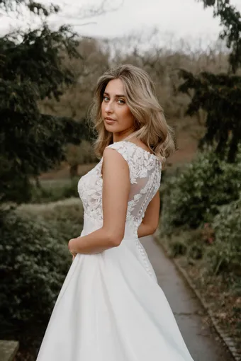 Rivers Signature collection WD179 V #4 backface vertical cropped thumbnail