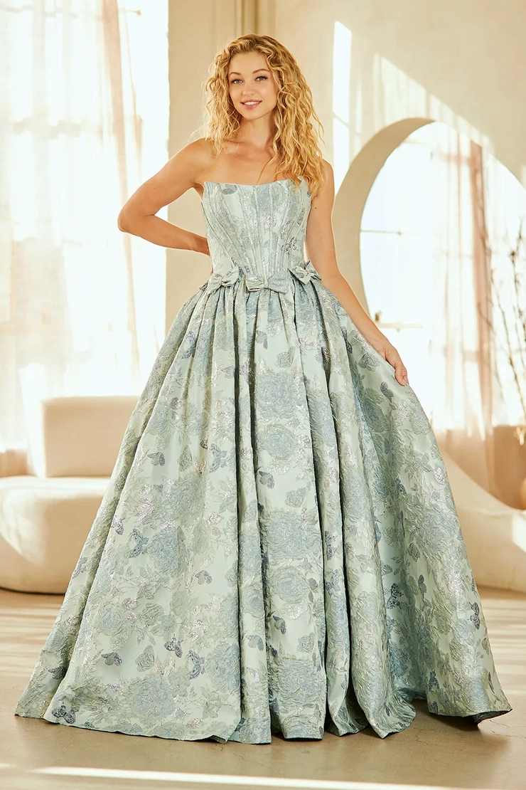Amelia Couture Style #8068