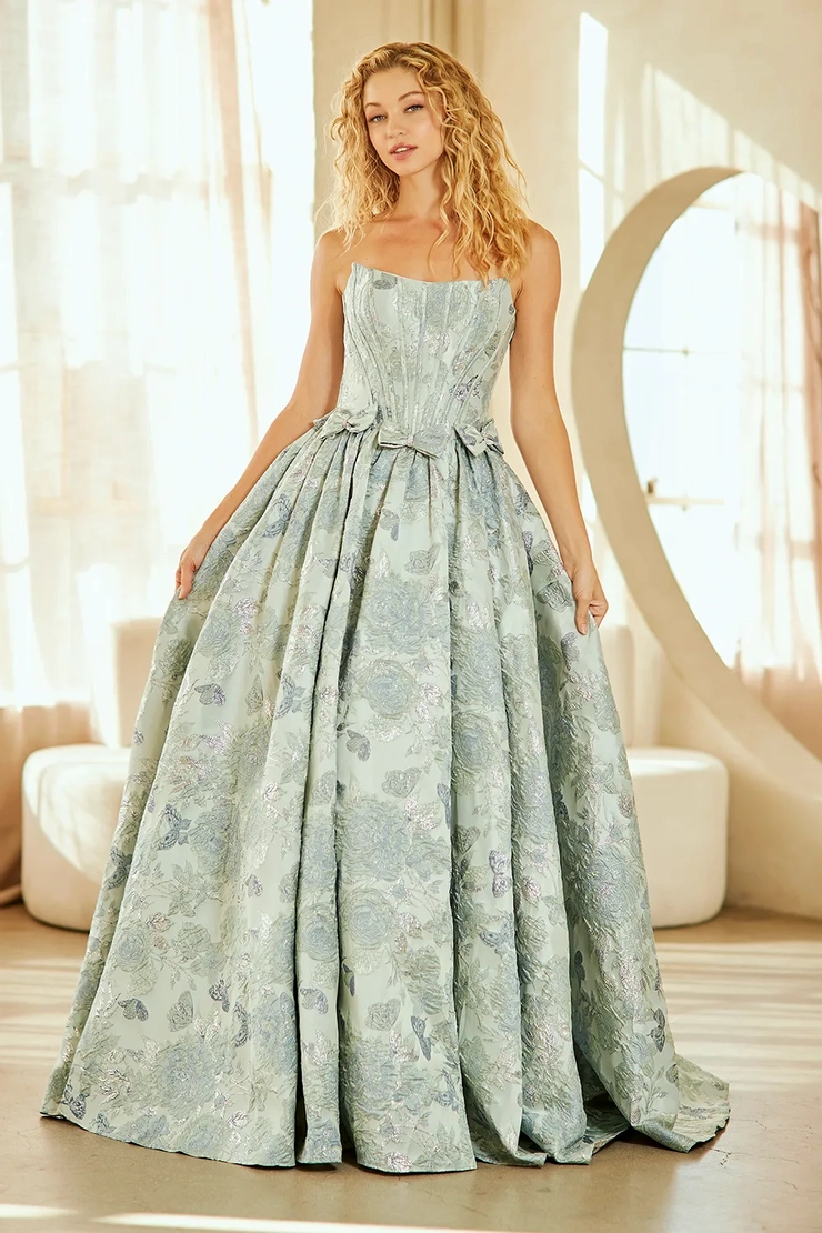Amelia Couture Style #8068