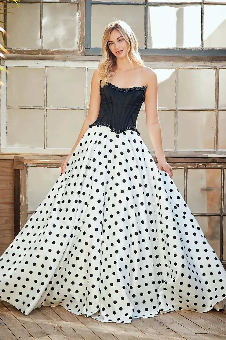 Amelia Couture Style #8071