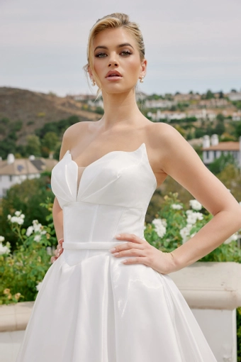 Nox Anabel JE1085 #7 frontface vertical cropped thumbnail