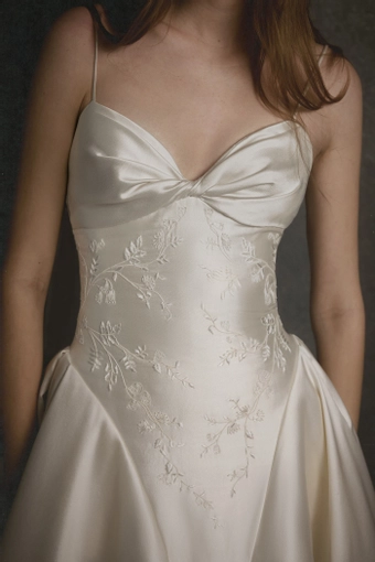 Enaura Penelope #3 frontface vertical cropped thumbnail