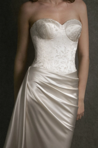 Enaura Neve #4 frontface vertical cropped thumbnail