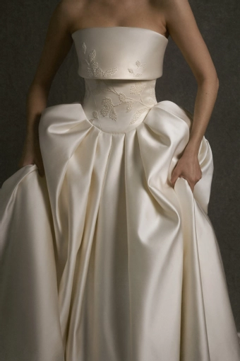 Enaura Daphne #3 frontface vertical cropped thumbnail