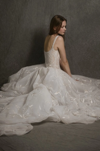 Enaura Ava #1 vertical thumbnail