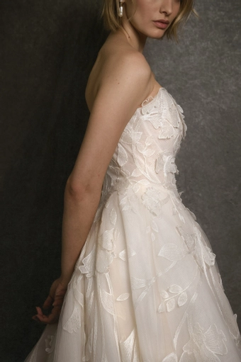 Enaura Evie #4 vertical cropped thumbnail