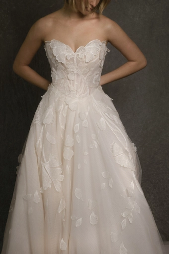 Enaura Evie #3 frontface vertical cropped thumbnail