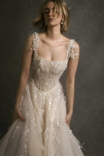 Enaura Callista #3 frontface vertical cropped thumbnail