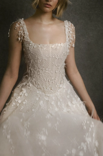 Enaura Callista #2 frontface vertical cropped thumbnail