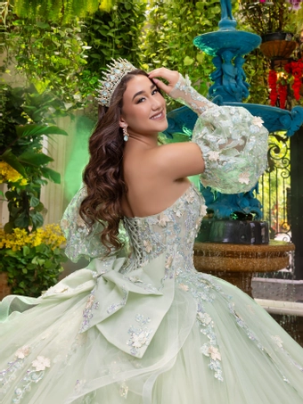 House of Wu 80002 #8 backface vertical cropped thumbnail