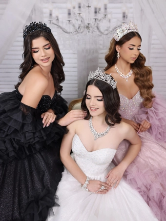 House of Wu 80022 #17 frontface vertical cropped thumbnail