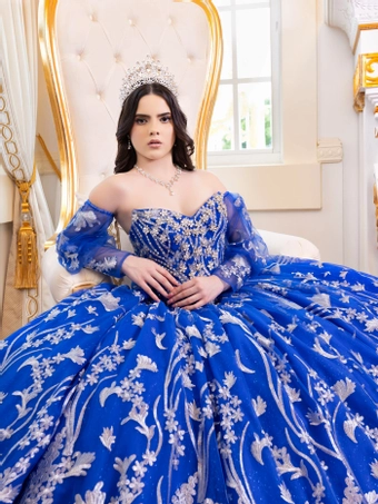 LizLúo Maravilla 80029 #11 frontface vertical cropped thumbnail